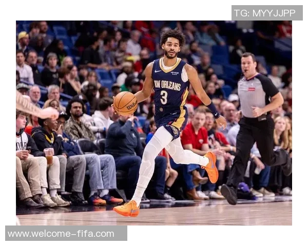 普尔半场表现出色6投3中贡献12分1篮板2助攻展现出强大实力